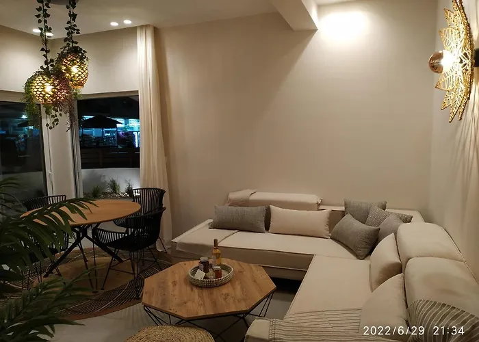 Christina Boutique شقة